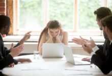 كيف تتعامل مع الإحراج الاجتماعي بين الزملاء