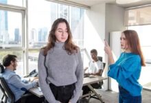 كيف تتعامل مع الإحراج الاجتماعي بين الزملاء ؟